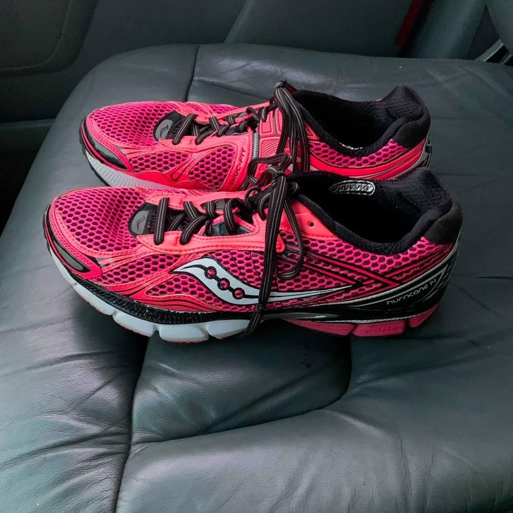 Saucony Hurricane 14 Power Grid 9.5 pink black